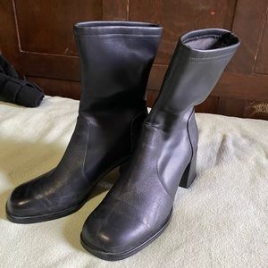 Leather boots with a comfortable heel